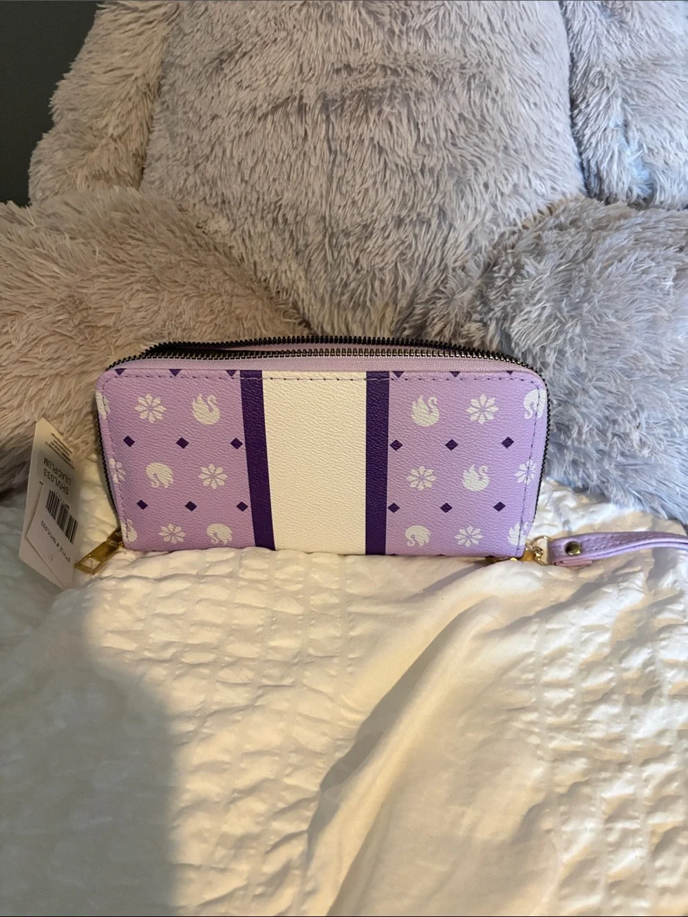 Gloria Vanderbilt Lilac and Cream Zip Wristlet Wallet with Gold Logo